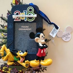BNWT 2018 Disneyland frame and ornament